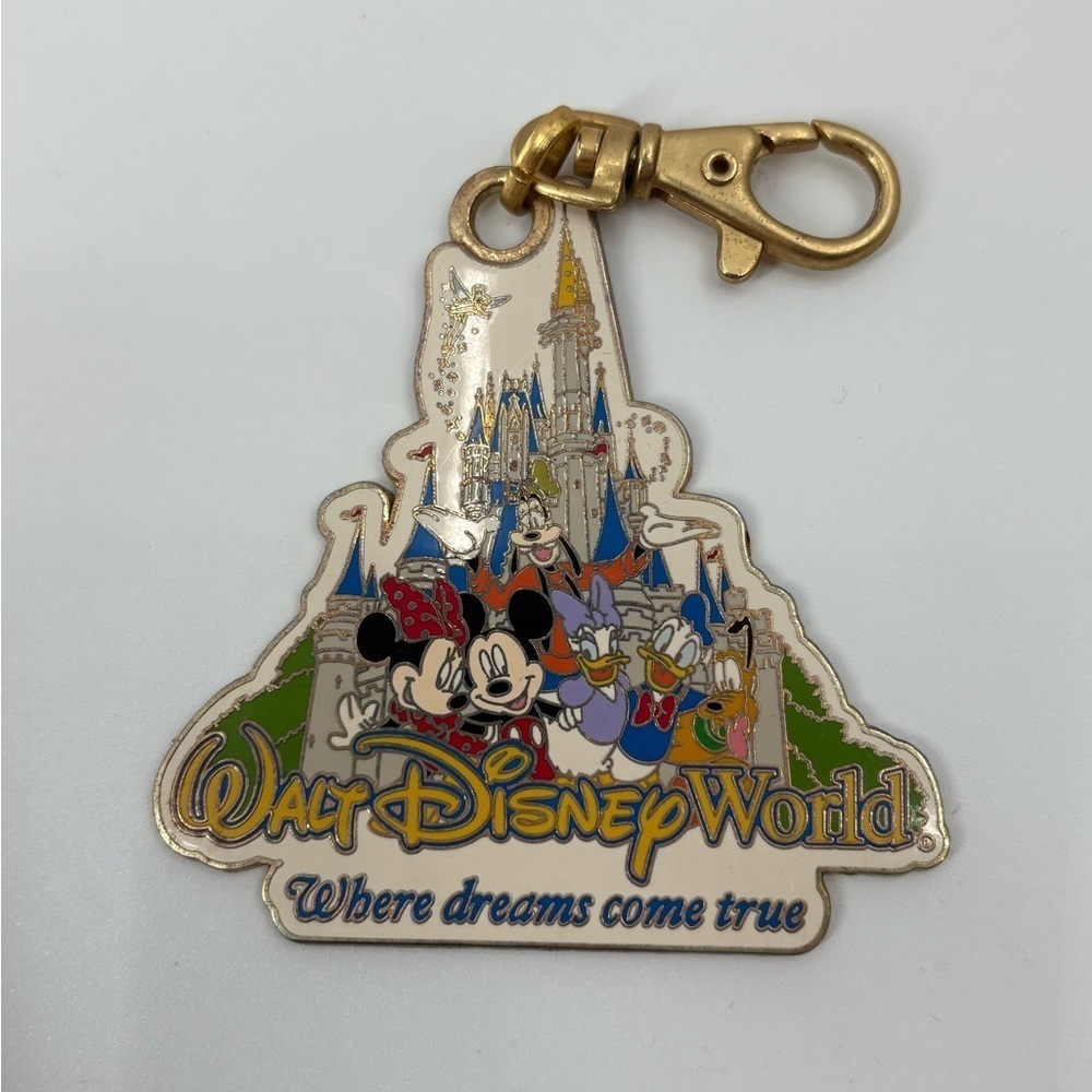 DISNEY PIN TRADING: Disneyland Resort - Where dreams come true 2008 w clasp